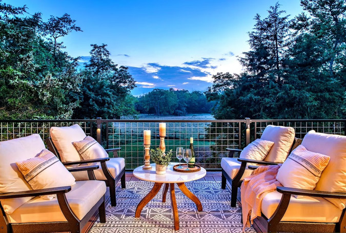 Pattio Showing Hog Wire Deck Railings