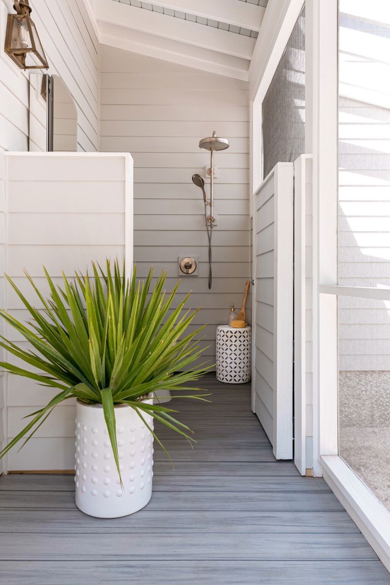 Luxurious, enclosed outdoor shower design